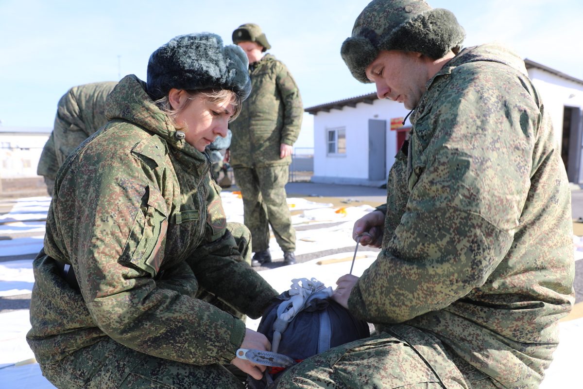 Для военнослужащих-женщин спецназа ЮВО разведчики организовали праздничный  сюрприз : Министерство обороны Российской Федерации